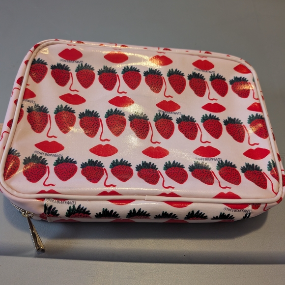 Bouffants & broken hearts‎ for Sephora collection. Cosmetics travel bag sold out - Picture 1 of 8